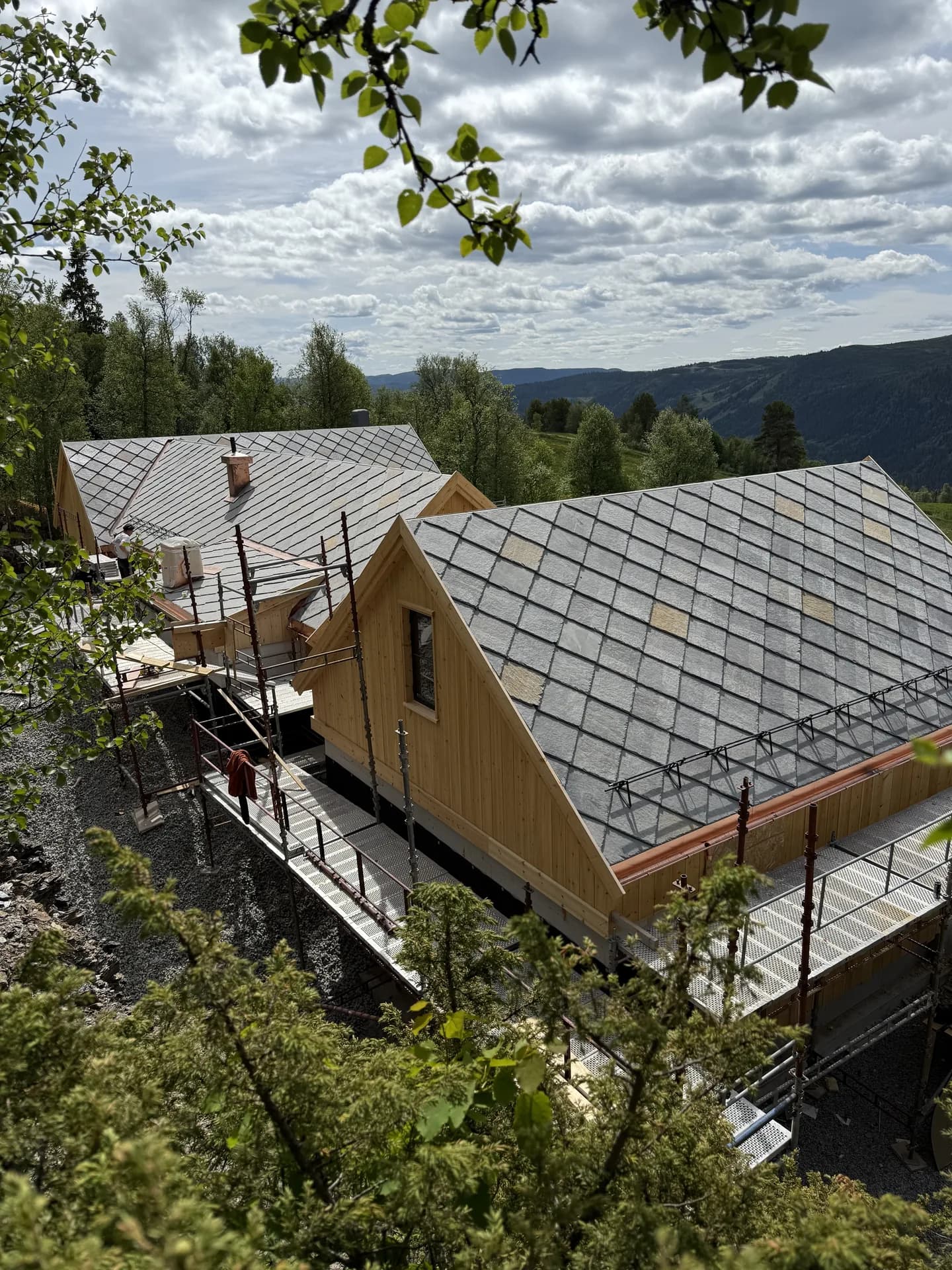 Skifertak sett ovenfra